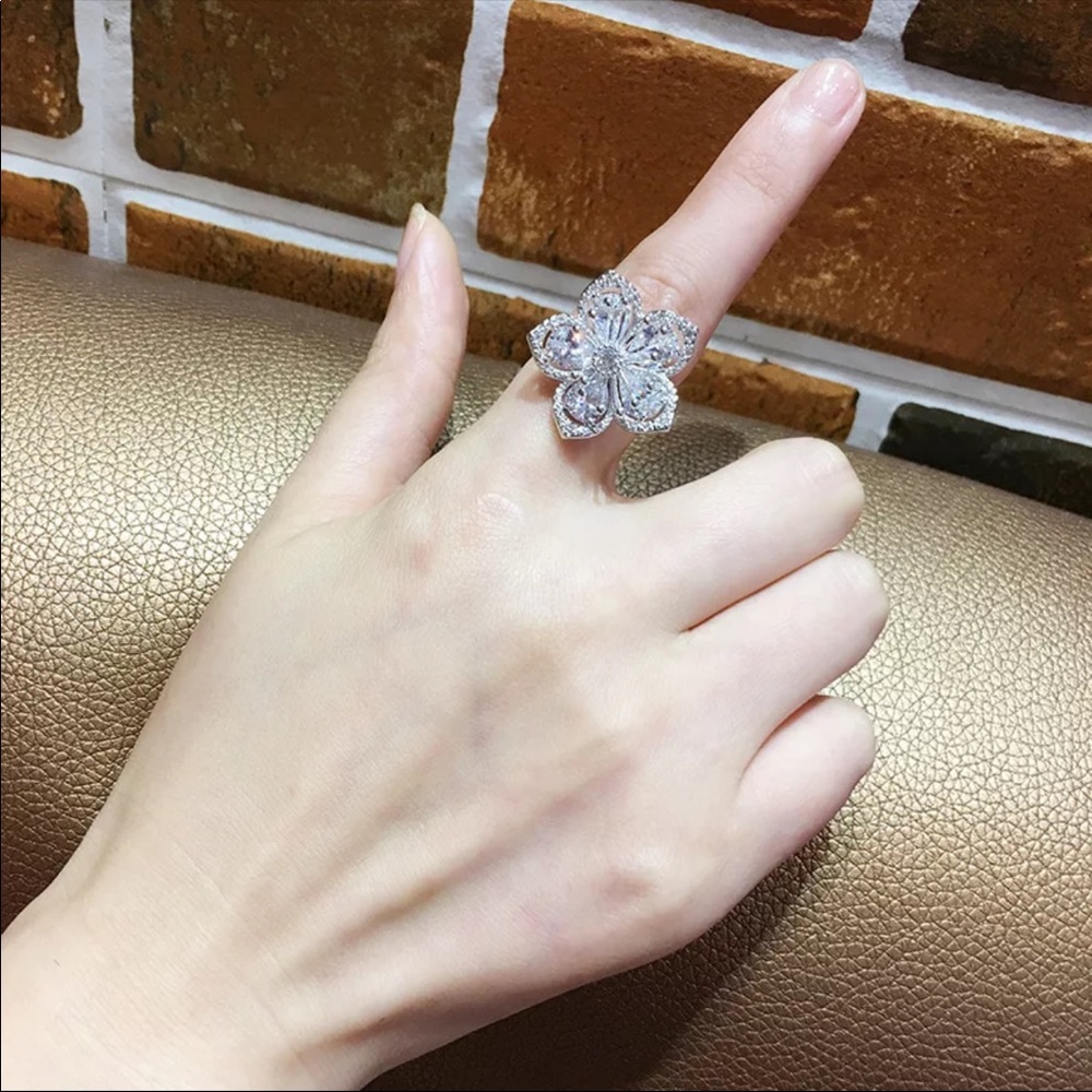 New Women’s 925 Silver Big Flower Diamond Ring - Picture 2 of 3